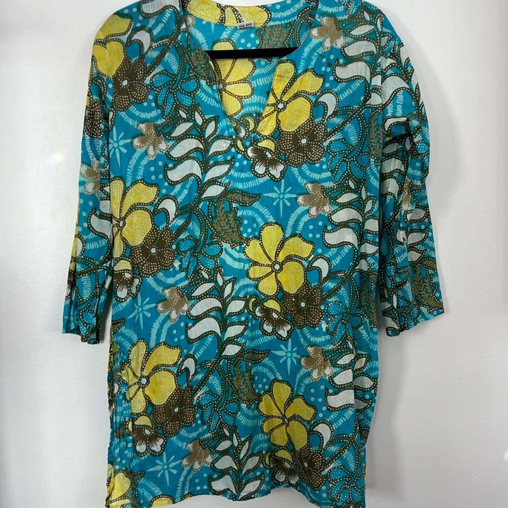 ￼ beautiful, colorful tunic with flowers